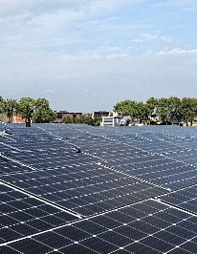 Zonnepanelen op dak monteren