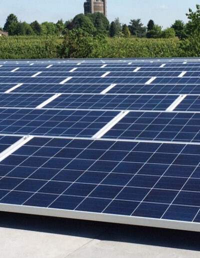 zonnepanelen leggen op plat dak